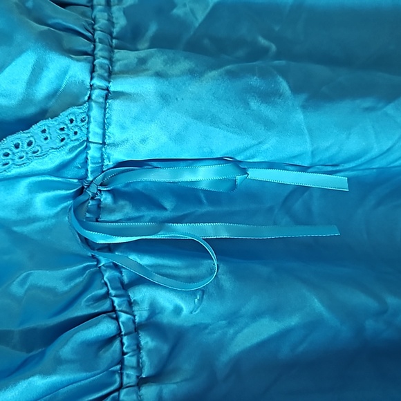 Gilligan and O'Malley Blue Silky Nightgown Large - Picture 2 of 9